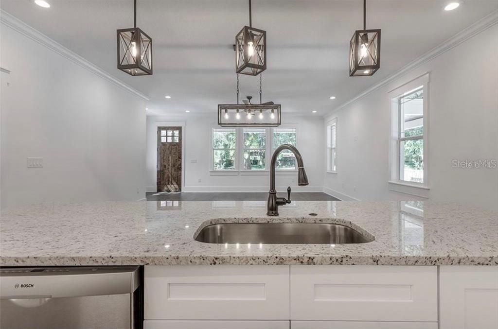 En Renta: $4,800 (4 camas, 3 baños, 2392 Pies cuadrados)