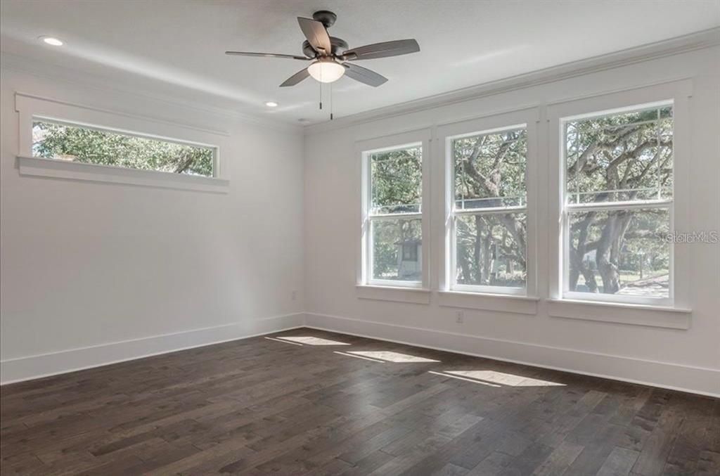 En Renta: $4,800 (4 camas, 3 baños, 2392 Pies cuadrados)