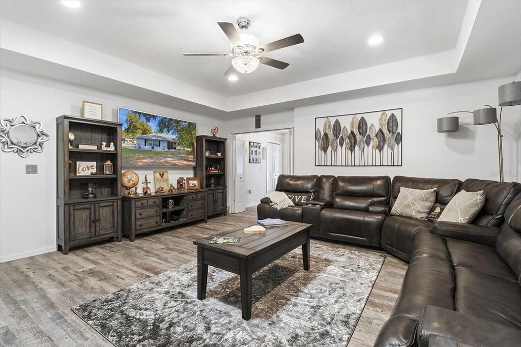 待售: $475,000 (3 贝兹, 2 浴室, 2102 平方英尺)