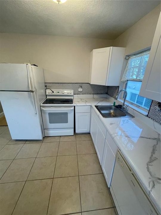 For Rent: $2,250 (2 beds, 1 baths, 900 Square Feet)