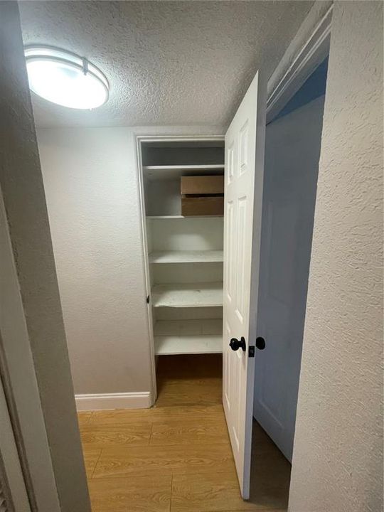 For Rent: $2,250 (2 beds, 1 baths, 900 Square Feet)