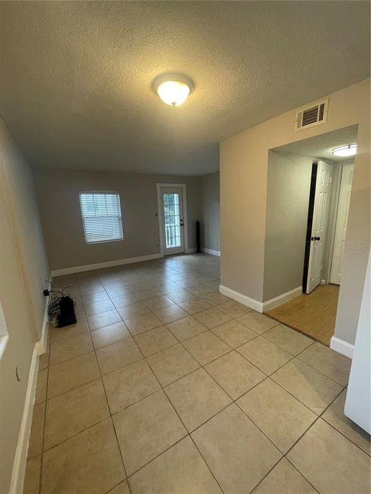 For Rent: $2,250 (2 beds, 1 baths, 900 Square Feet)