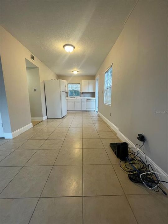 For Rent: $2,250 (2 beds, 1 baths, 900 Square Feet)