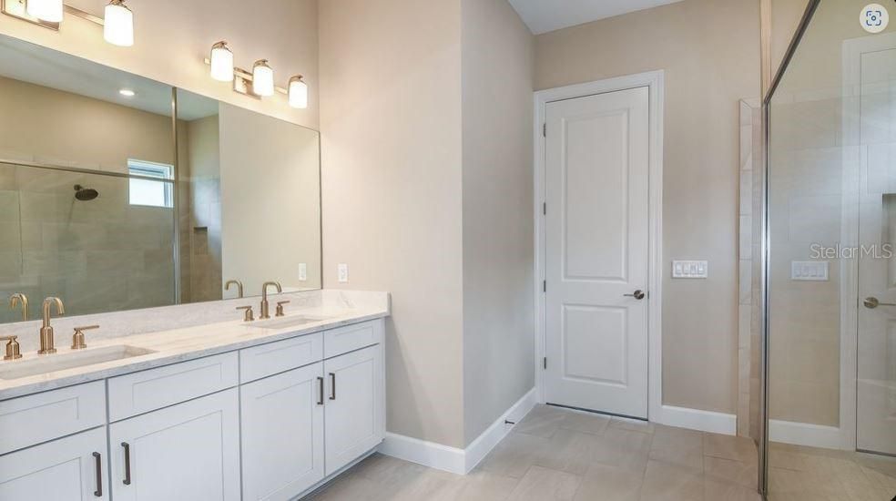 For Sale: $395,000 (2 beds, 2 baths, 1920 Square Feet)