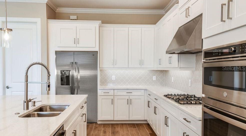 For Sale: $395,000 (2 beds, 2 baths, 1920 Square Feet)