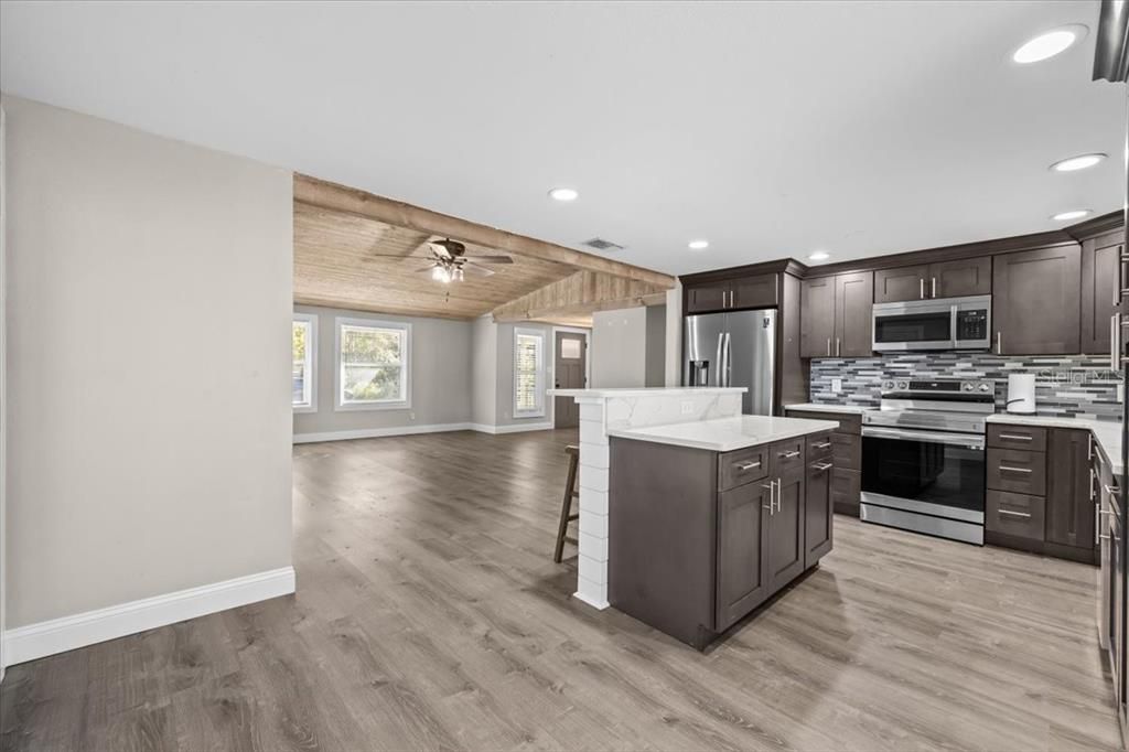 На продажу: $535,000 (4 спален, 2 ванн, 1868 Квадратных фут)