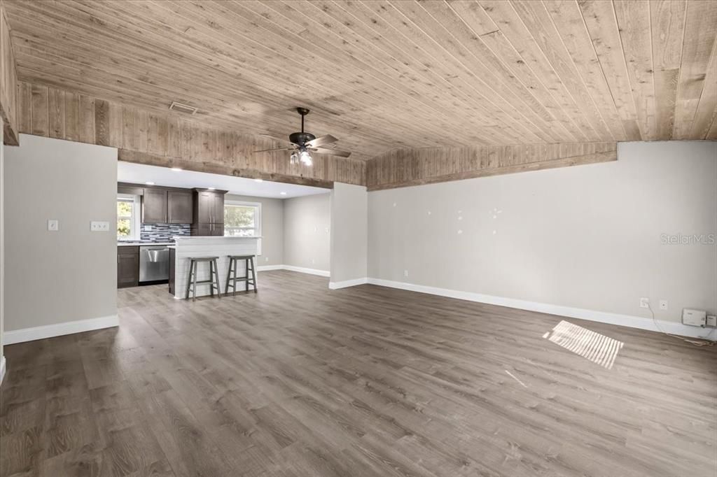 На продажу: $535,000 (4 спален, 2 ванн, 1868 Квадратных фут)