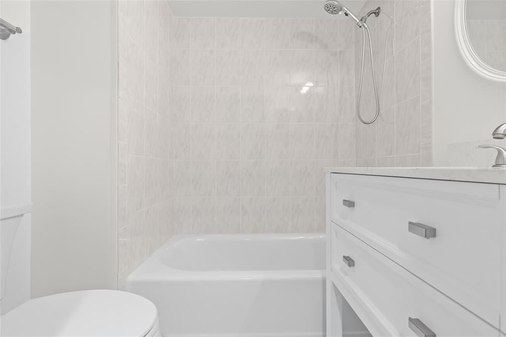 For Sale: $209,900 (2 beds, 2 baths, 912 Square Feet)