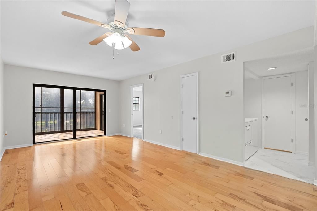 For Sale: $209,900 (2 beds, 2 baths, 912 Square Feet)