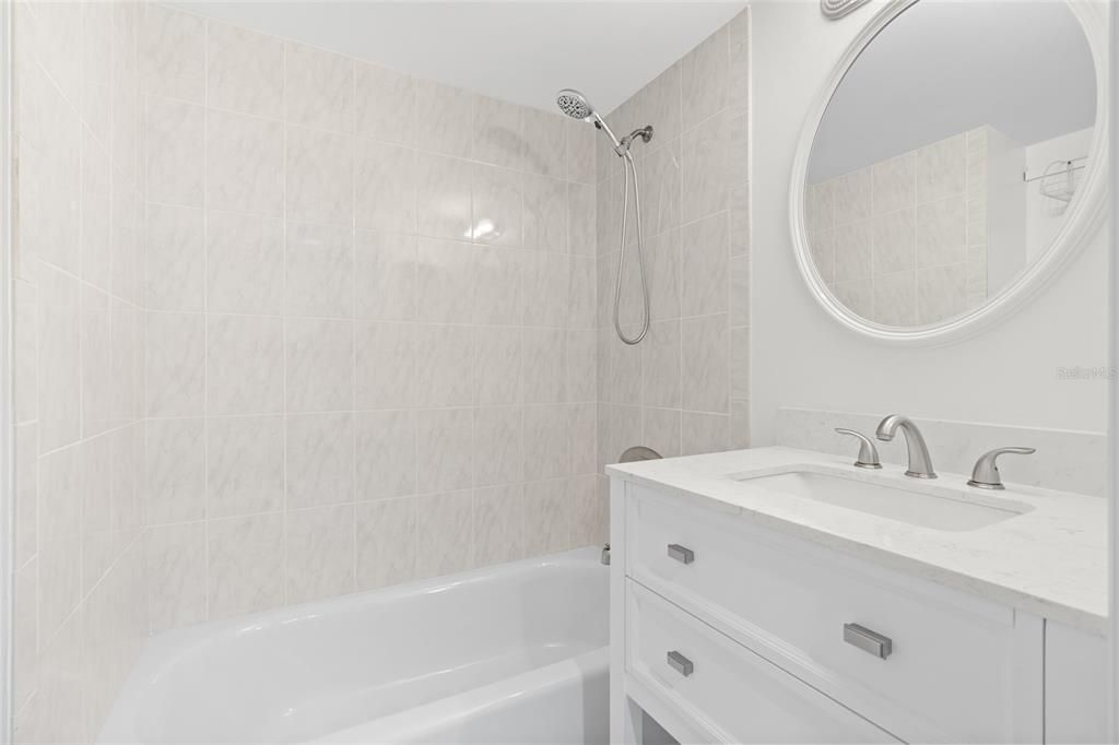 For Sale: $209,900 (2 beds, 2 baths, 912 Square Feet)