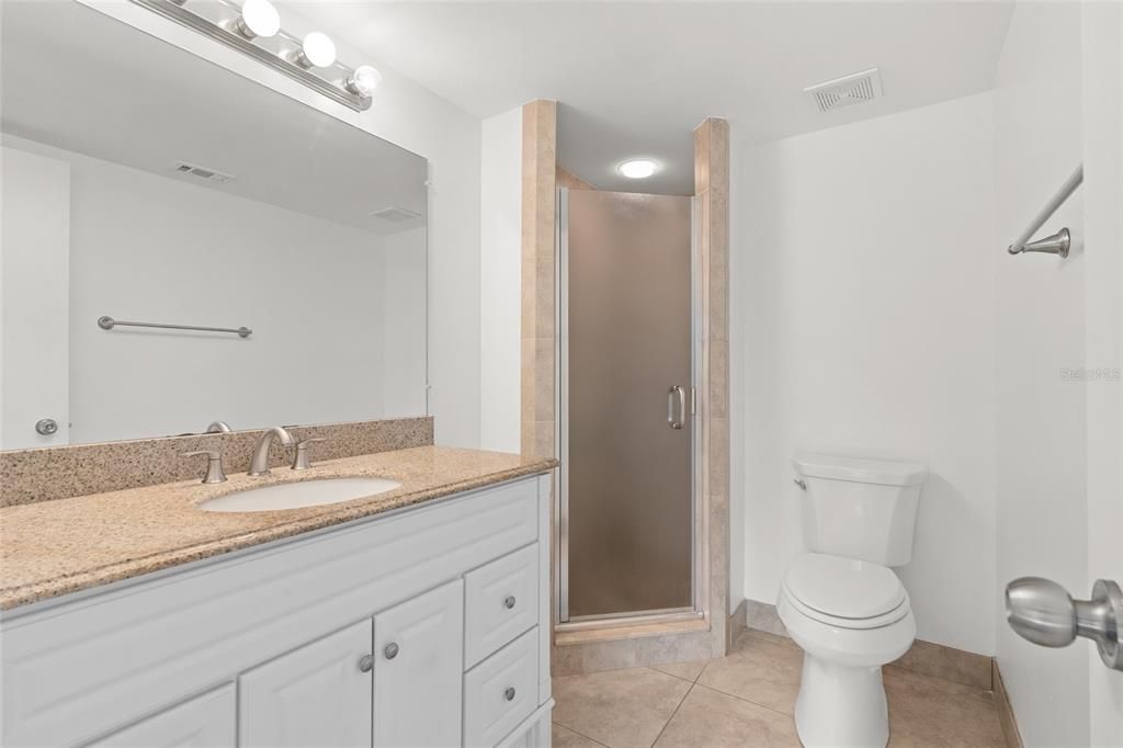 For Sale: $209,900 (2 beds, 2 baths, 912 Square Feet)