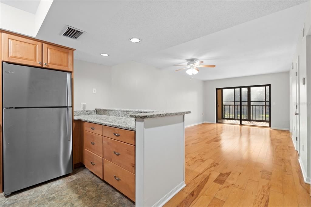 For Sale: $209,900 (2 beds, 2 baths, 912 Square Feet)