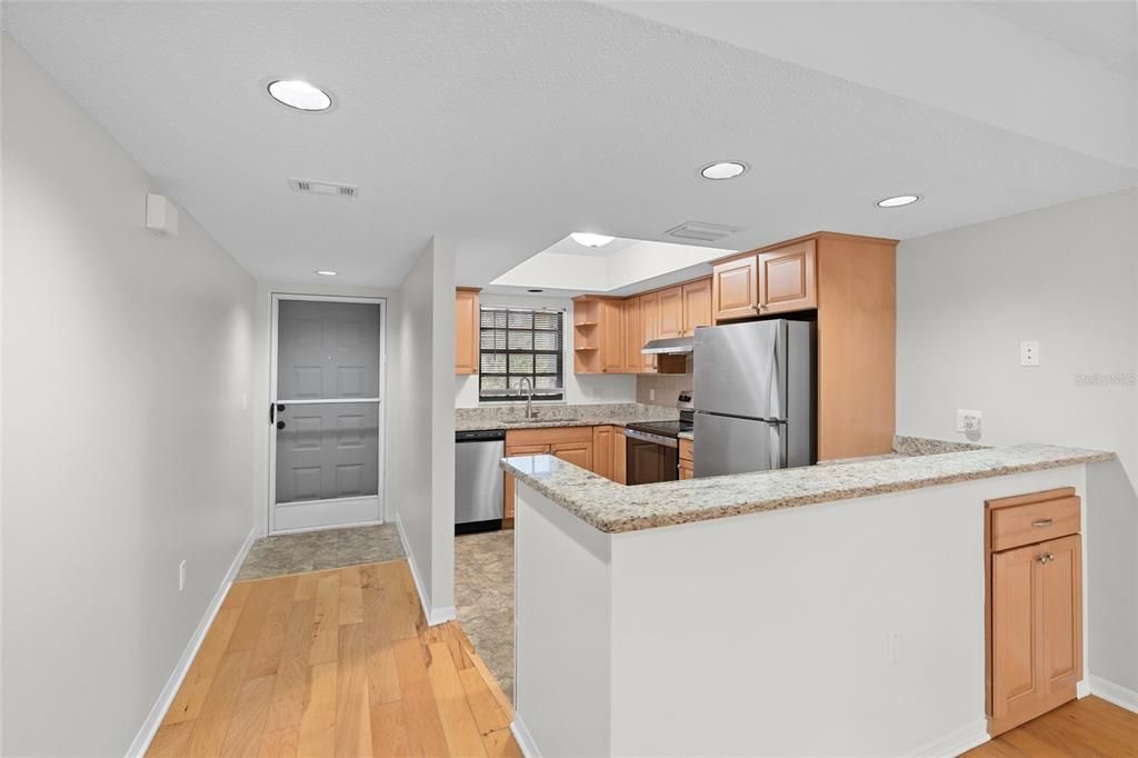 For Sale: $209,900 (2 beds, 2 baths, 912 Square Feet)