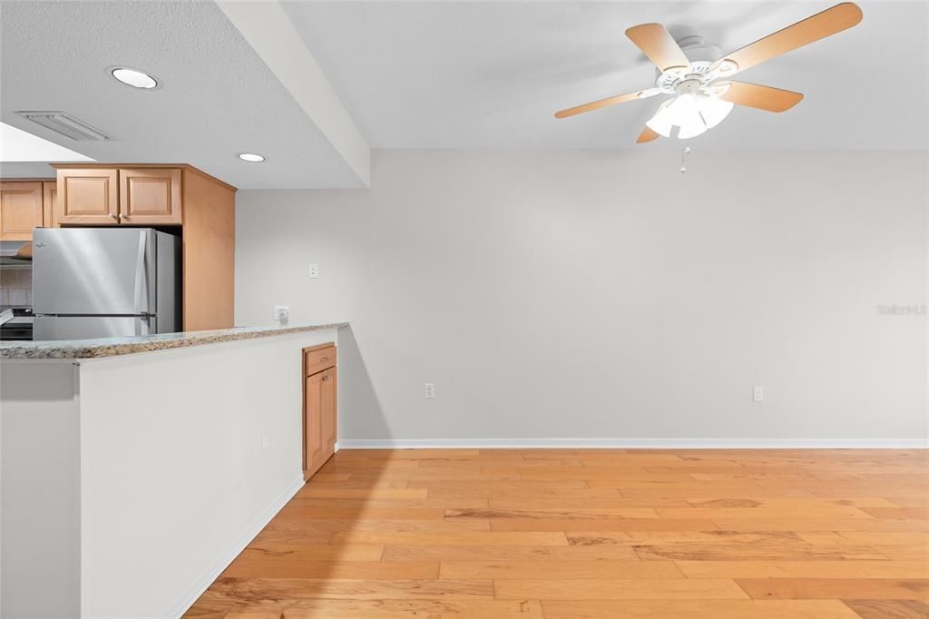 For Sale: $209,900 (2 beds, 2 baths, 912 Square Feet)