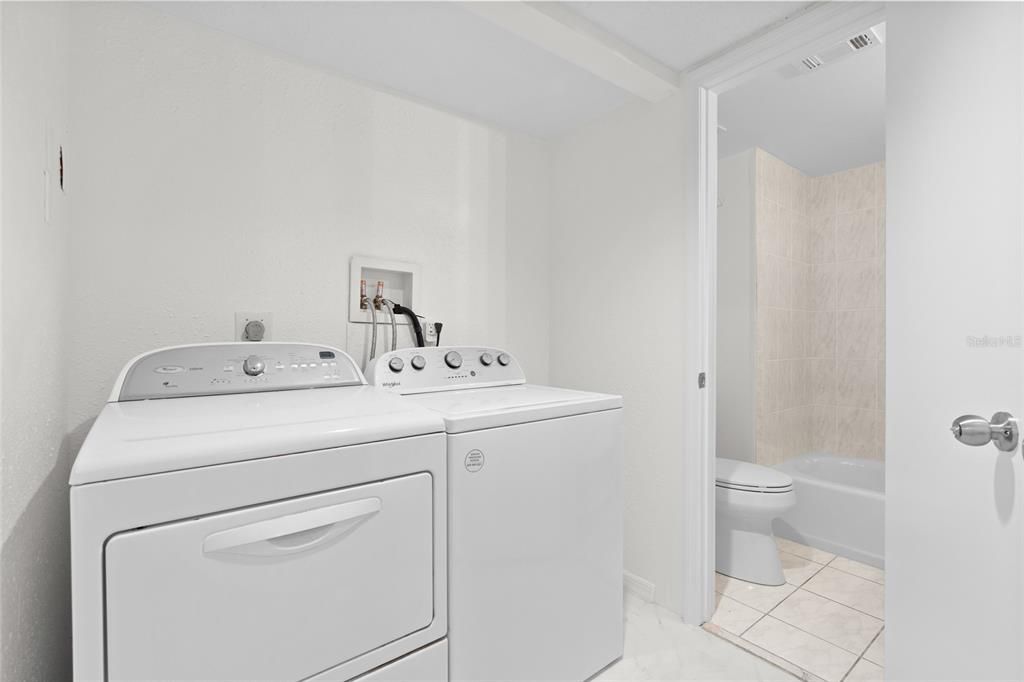 For Sale: $209,900 (2 beds, 2 baths, 912 Square Feet)