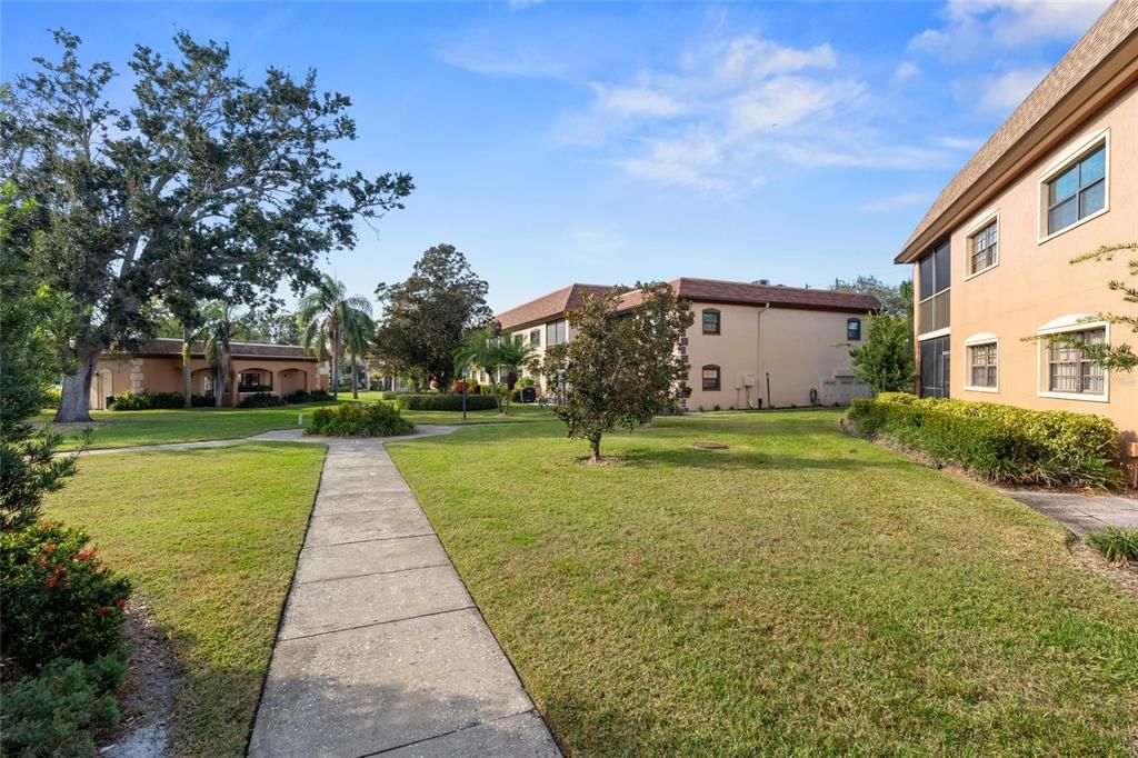 For Sale: $209,900 (2 beds, 2 baths, 912 Square Feet)