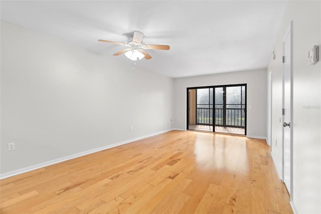 For Sale: $209,900 (2 beds, 2 baths, 912 Square Feet)