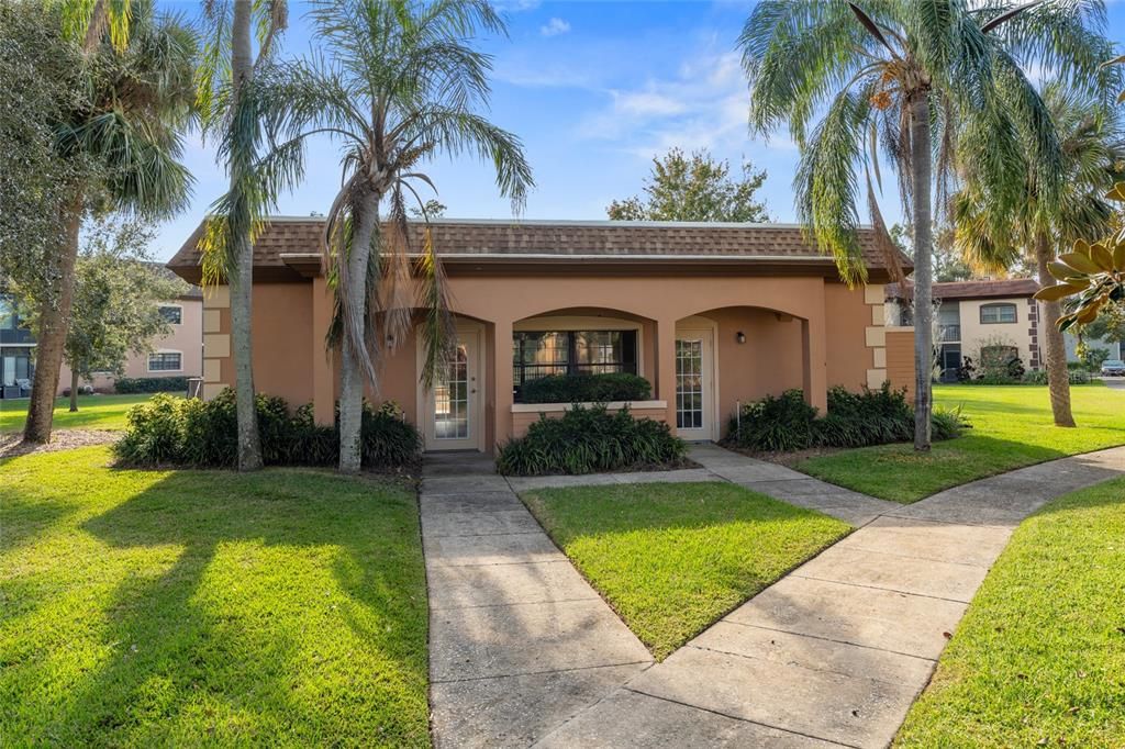 For Sale: $209,900 (2 beds, 2 baths, 912 Square Feet)