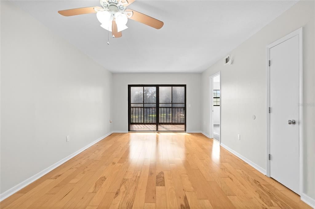 For Sale: $209,900 (2 beds, 2 baths, 912 Square Feet)