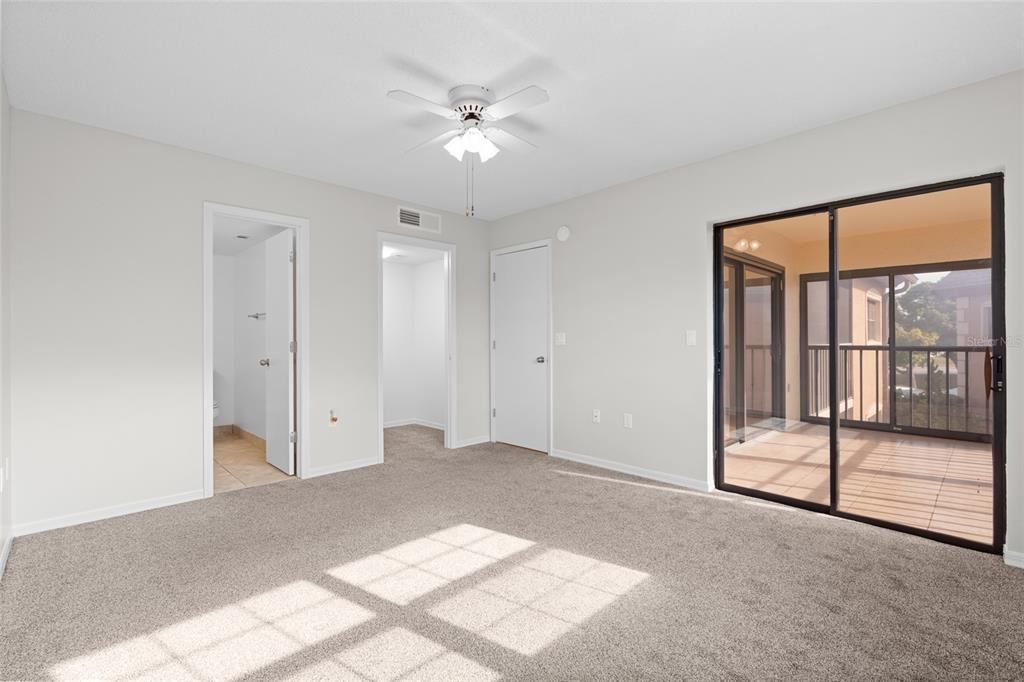 For Sale: $209,900 (2 beds, 2 baths, 912 Square Feet)