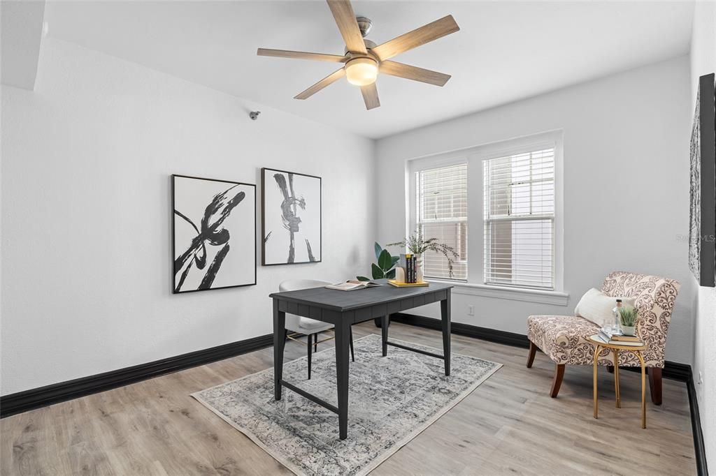 На продажу: $549,000 (2 спален, 2 ванн, 1055 Квадратных фут)