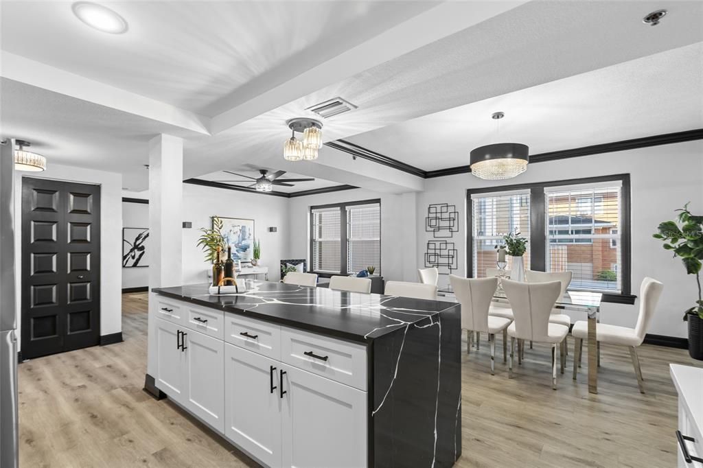 На продажу: $549,000 (2 спален, 2 ванн, 1055 Квадратных фут)