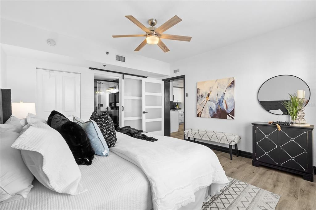 На продажу: $549,000 (2 спален, 2 ванн, 1055 Квадратных фут)