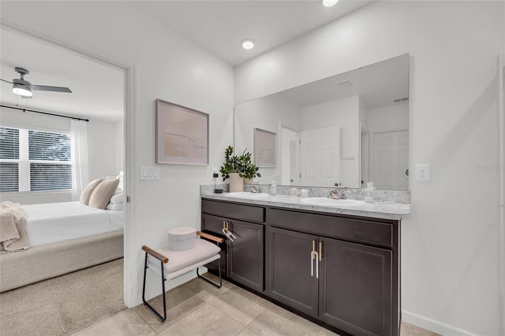 待售: $385,000 (4 贝兹, 2 浴室, 1828 平方英尺)