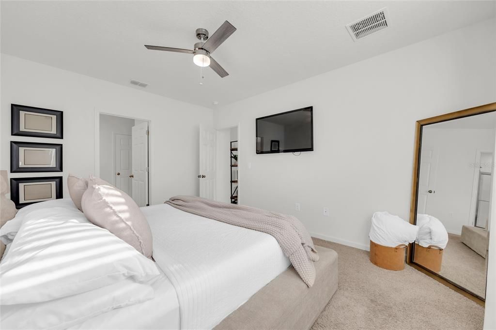 待售: $385,000 (4 贝兹, 2 浴室, 1828 平方英尺)