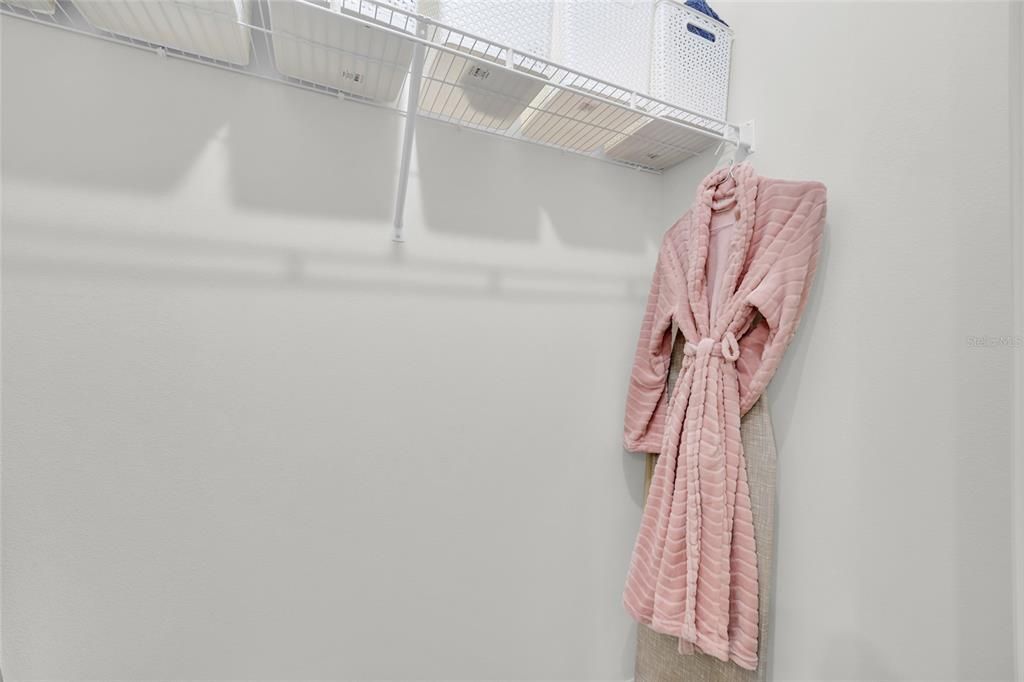 待售: $385,000 (4 贝兹, 2 浴室, 1828 平方英尺)