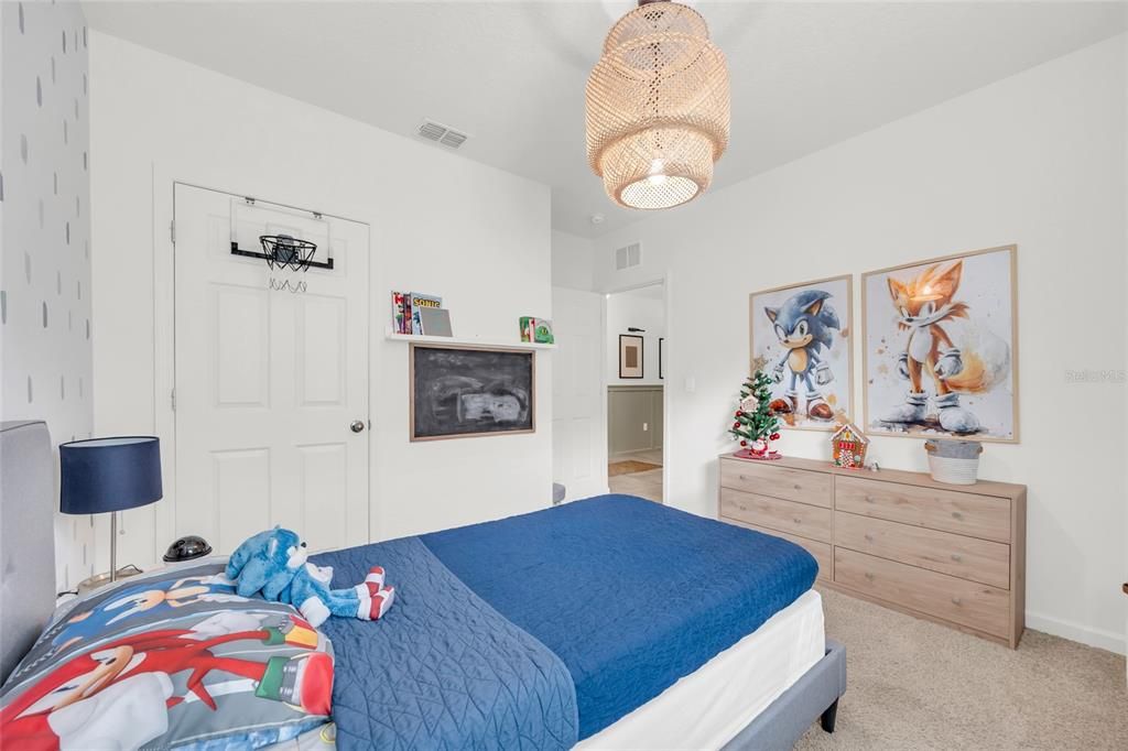 待售: $385,000 (4 贝兹, 2 浴室, 1828 平方英尺)