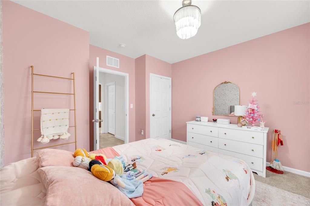 待售: $385,000 (4 贝兹, 2 浴室, 1828 平方英尺)