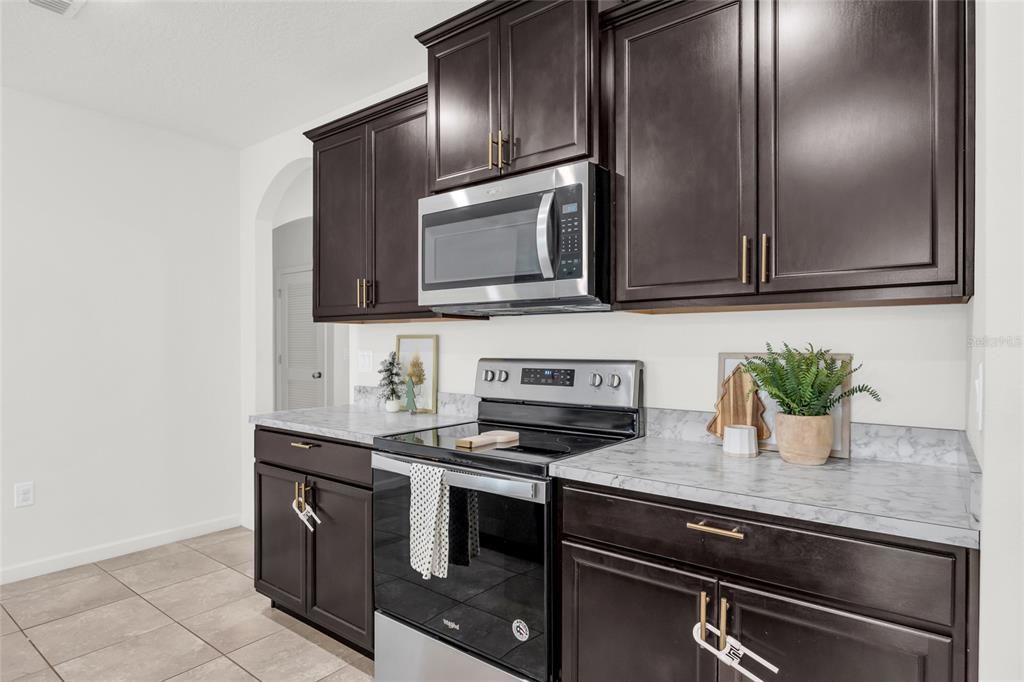 待售: $385,000 (4 贝兹, 2 浴室, 1828 平方英尺)