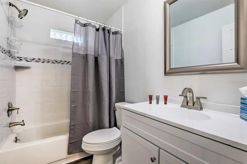 待售: $675,000 (4 贝兹, 0 浴室, 1716 平方英尺)