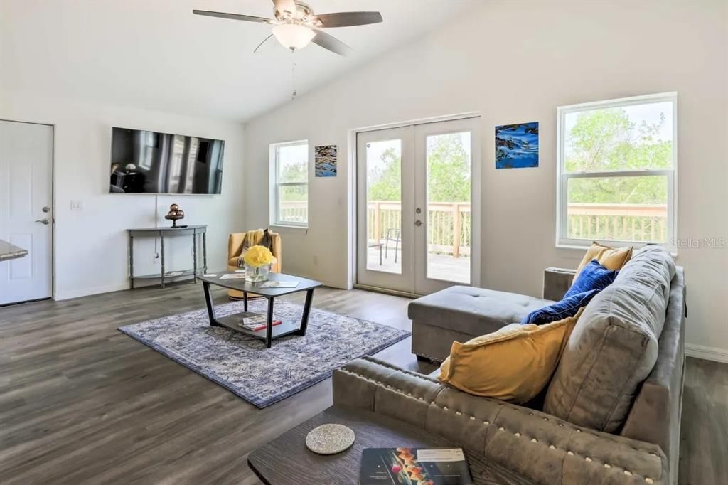 待售: $675,000 (4 贝兹, 0 浴室, 1716 平方英尺)