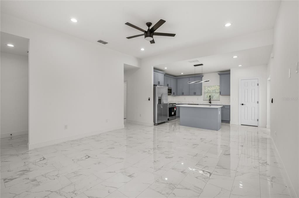 En Venta: $349,900 (3 camas, 2 baños, 1600 Pies cuadrados)