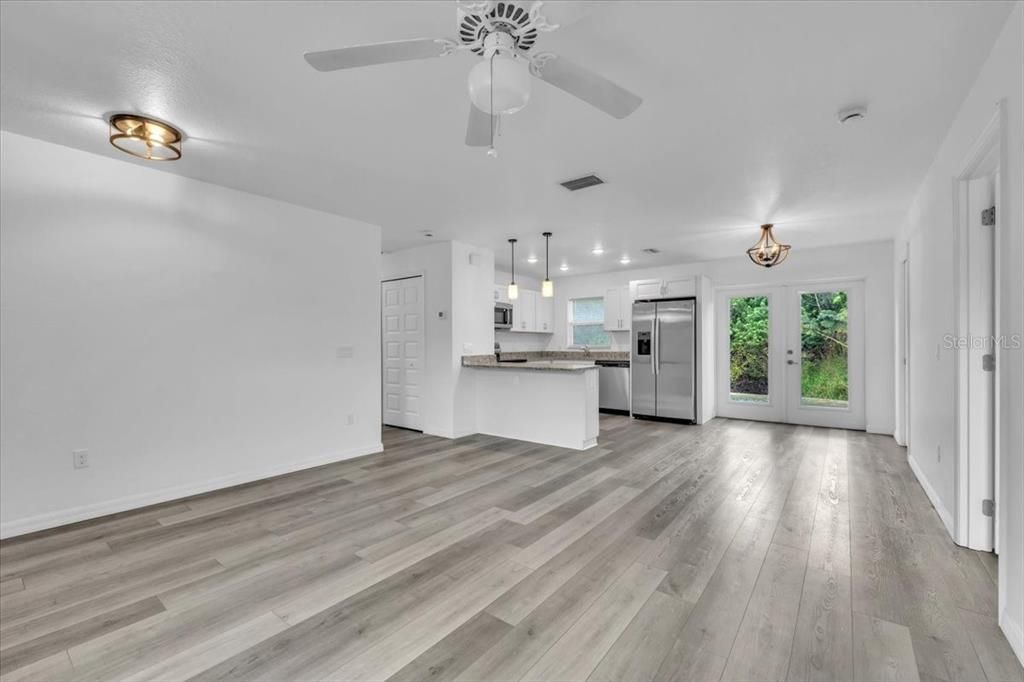 For Sale: $260,000 (3 beds, 2 baths, 1228 Square Feet)