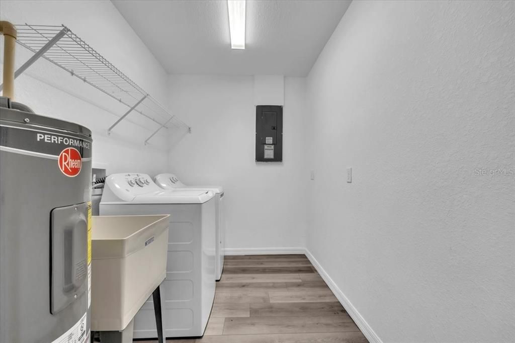 For Sale: $260,000 (3 beds, 2 baths, 1228 Square Feet)