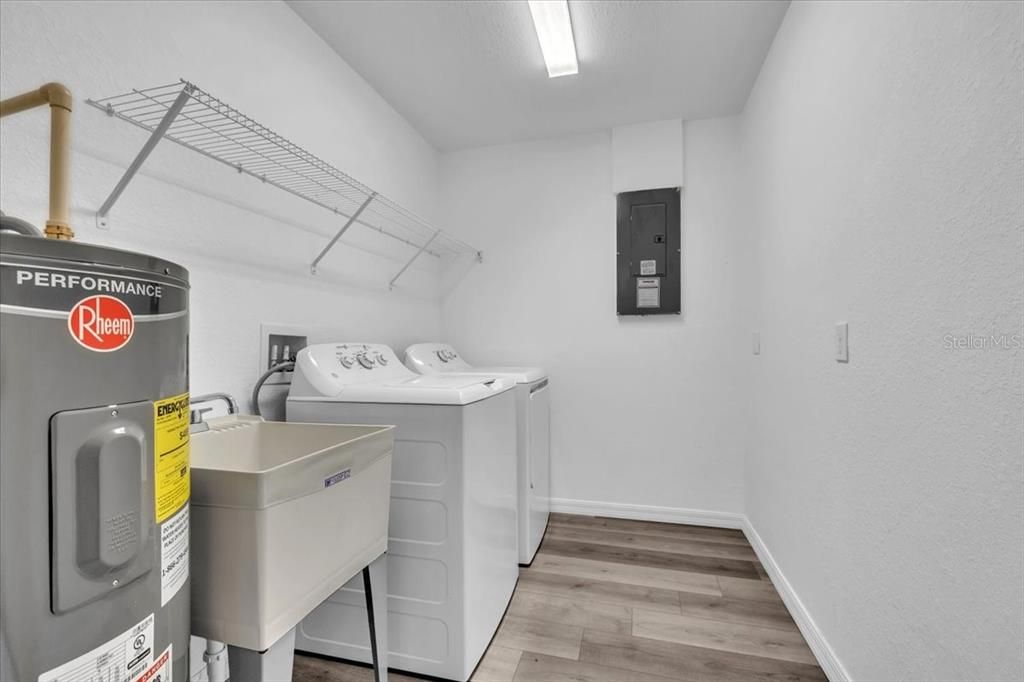 For Sale: $260,000 (3 beds, 2 baths, 1228 Square Feet)