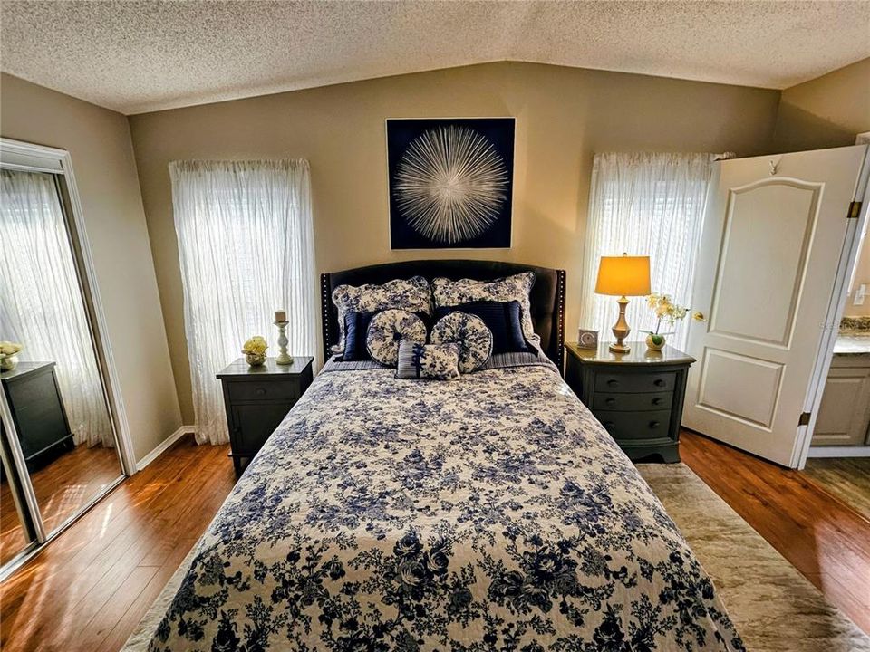 待售: $235,000 (2 贝兹, 2 浴室, 1558 平方英尺)