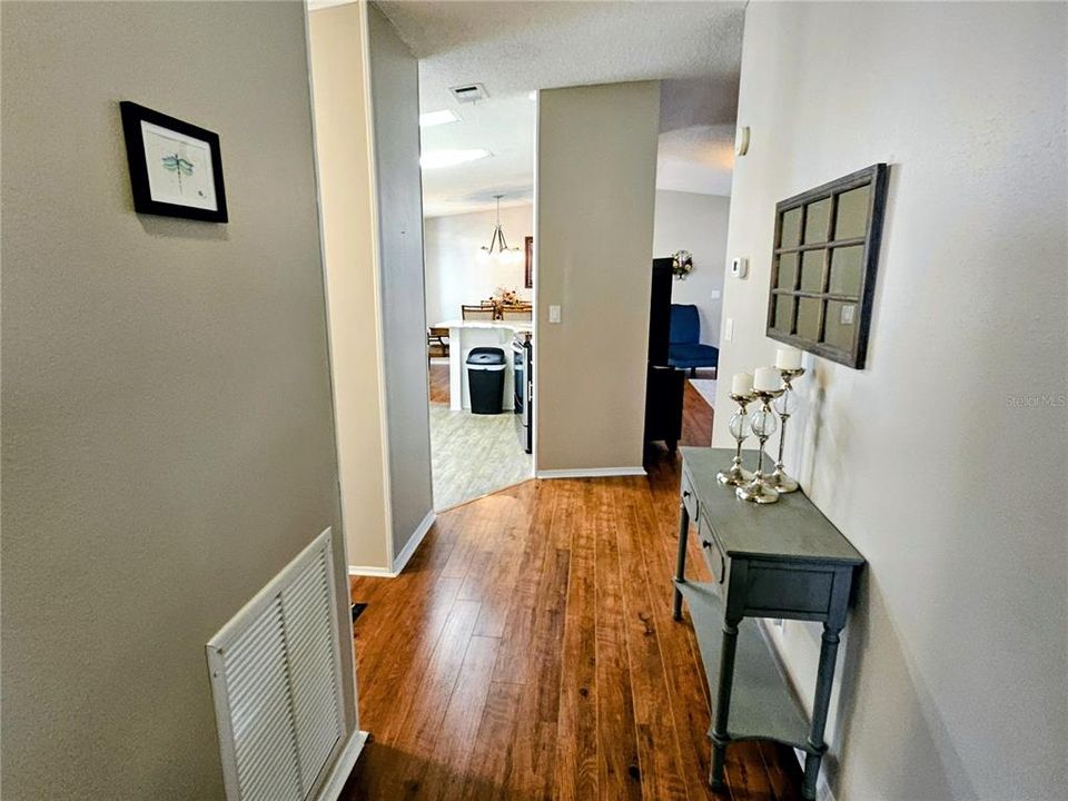 待售: $235,000 (2 贝兹, 2 浴室, 1558 平方英尺)