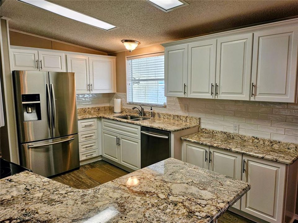 待售: $235,000 (2 贝兹, 2 浴室, 1558 平方英尺)