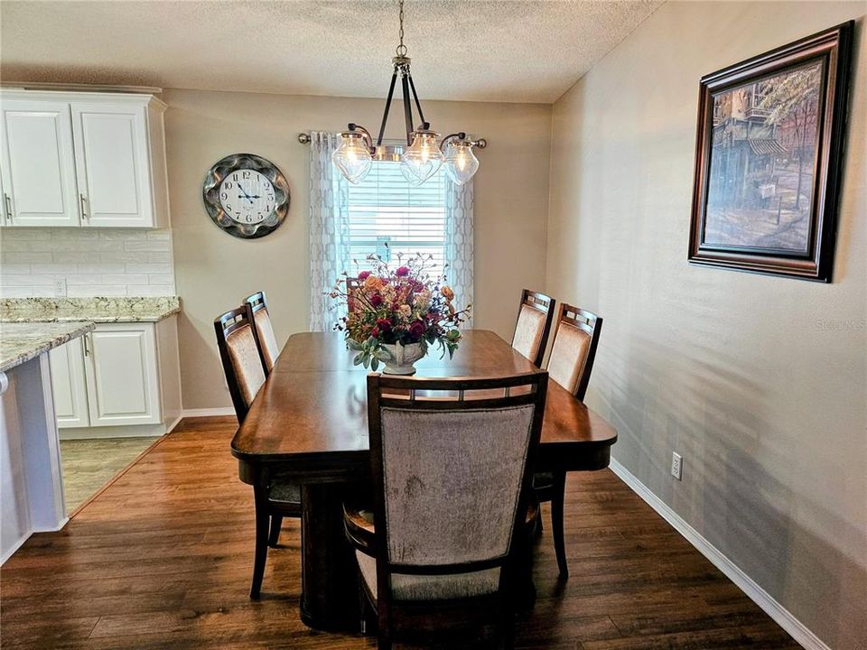 待售: $235,000 (2 贝兹, 2 浴室, 1558 平方英尺)