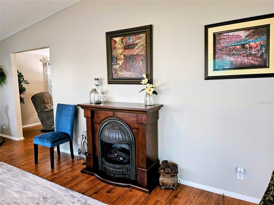 待售: $235,000 (2 贝兹, 2 浴室, 1558 平方英尺)