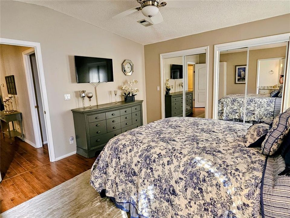 待售: $235,000 (2 贝兹, 2 浴室, 1558 平方英尺)