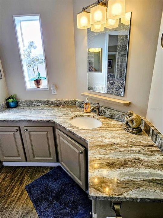 待售: $235,000 (2 贝兹, 2 浴室, 1558 平方英尺)