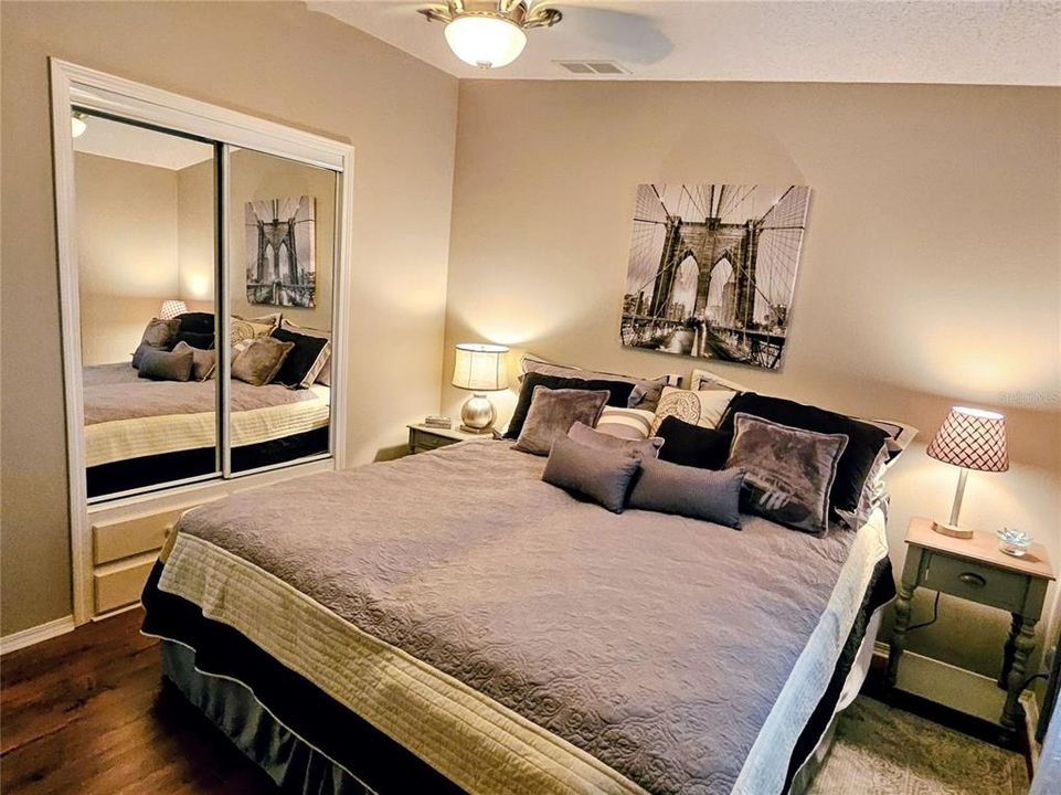 待售: $235,000 (2 贝兹, 2 浴室, 1558 平方英尺)