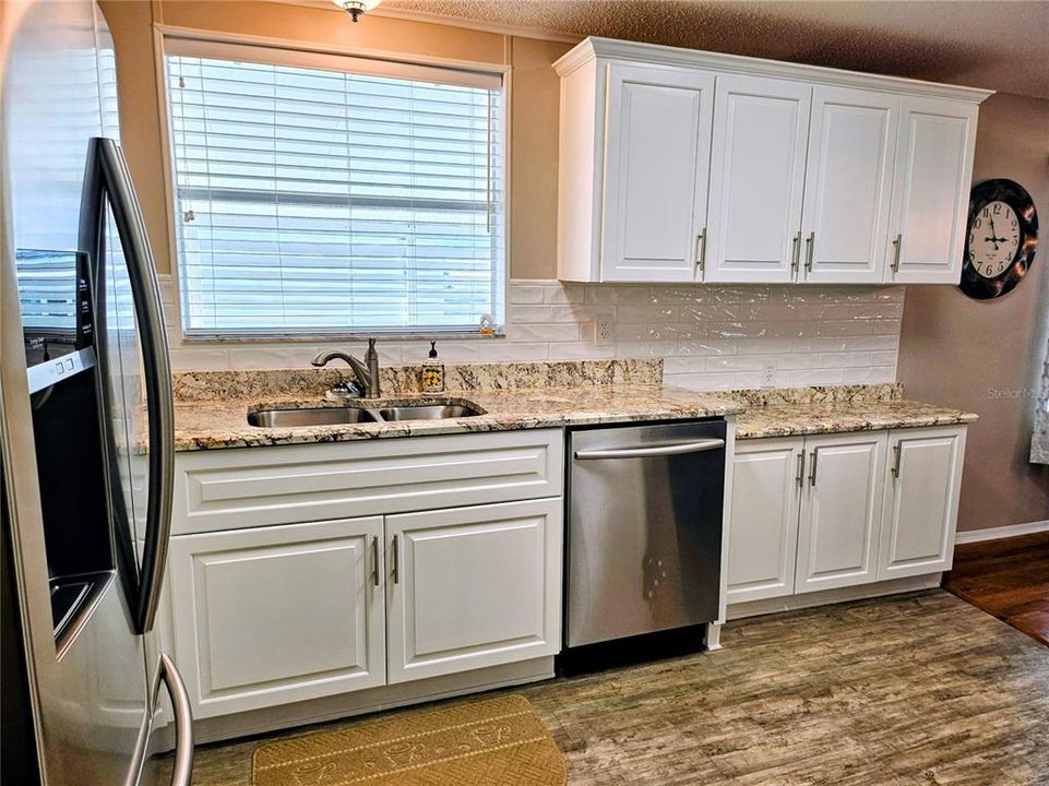 待售: $235,000 (2 贝兹, 2 浴室, 1558 平方英尺)