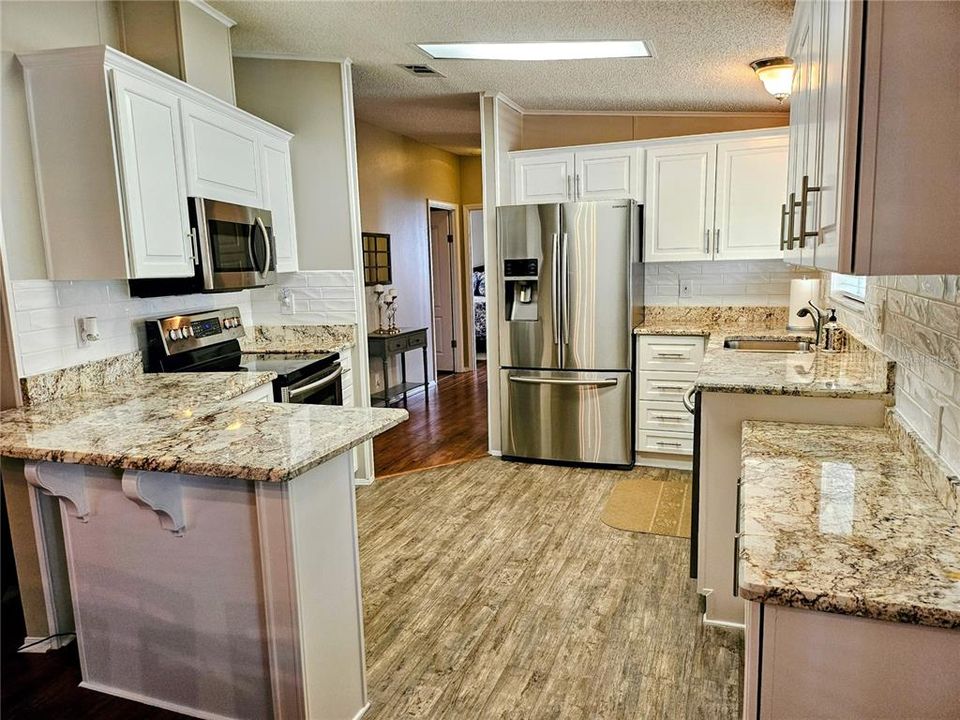 待售: $235,000 (2 贝兹, 2 浴室, 1558 平方英尺)