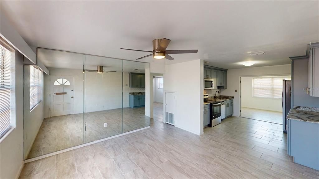 待售: $384,900 (2 贝兹, 2 浴室, 1015 平方英尺)